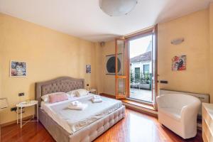 Duomo Milan-Attic with terrace-Netflix and WIFI