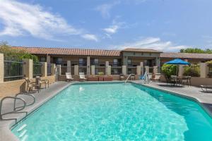 Best Western Plus A Wayfarers Inn & Suites