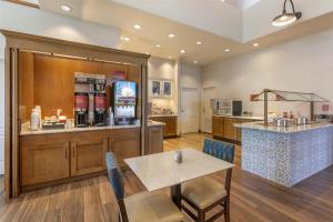 Best Western Plus A Wayfarers Inn & Suites