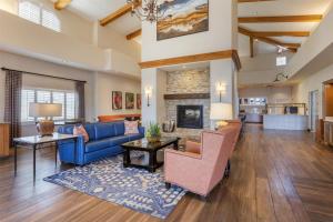 Best Western Plus A Wayfarers Inn & Suites