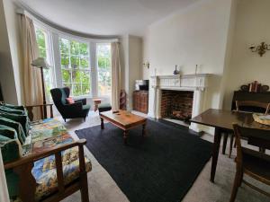 Rosies Place - Apartment 3 - 13 Crown Terrace