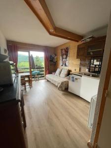 Le ZEN au pied du Grand Veymont en été en hiver