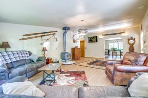 11 Acres of Adventure! Woodsy Mead Stay with Trails