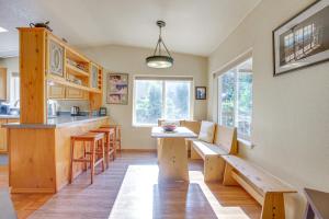 11 Acres of Adventure! Woodsy Mead Stay with Trails