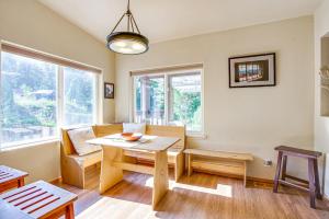 11 Acres of Adventure! Woodsy Mead Stay with Trails