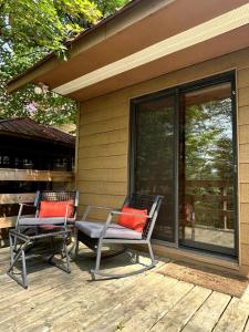 Lakeside Retreat with Hot Tub & Bunkie