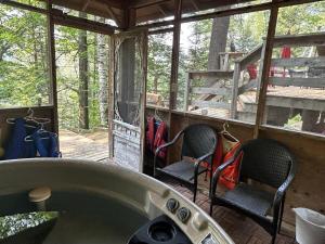 Lakeside Retreat with Hot Tub & Bunkie
