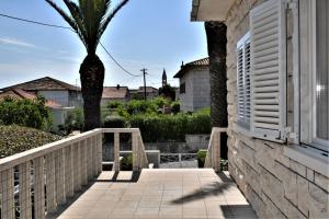 B apartment with terrace 1 min walk to the beach