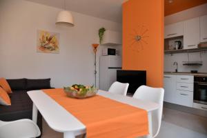 B apartment with terrace 1 min walk to the beach