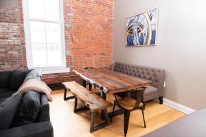 7 Beds off Georgia Street Near Convention Center