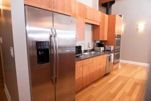 7 Beds off Georgia Street Near Convention Center