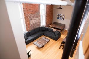 7 Beds off Georgia Street Near Convention Center