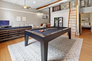 Modern Loft next to Georgia St and Convention Center