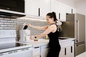 Freshly Updated Condo in Waikiki with Free Parking