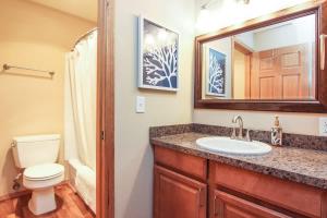 Premium Ground Floor Beachfront Condo Suite - Sleeps 5 - Pool and Sauna