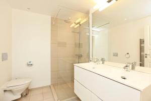 CITY, LUX APARTM - 2 FULL BATHROOMs, 3 tv