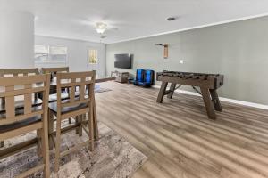 6BR Family Home by Grand Park