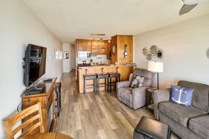 Ground Floor Beachfront Condo Suite - Sleeps 4 - Pool and Sauna