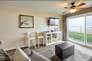 Ground Floor Beachfront Suite - Sleeps 4 - Pool and Sauna