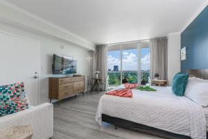 Sunset Suite Skyline Views King and Twin Sofa Includes Parking