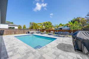Luxe Pool Home minutes from the beach!