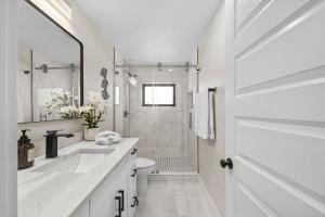 Luxe Pool Home minutes from the beach!