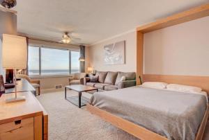 Luxurious Oceanfront Suite - Sleeps 6 - Second Floor - Pool and Sauna