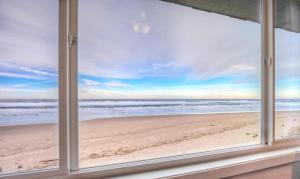 Luxurious Oceanfront Suite - Sleeps 6 - Second Floor - Pool and Sauna
