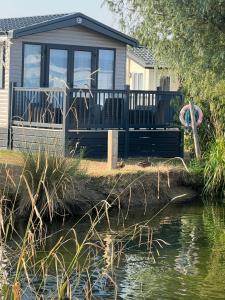 DJD ,Country Style Luxury Lodge, Manor Park Sleeps 4