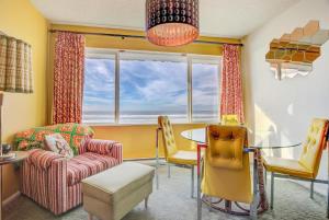 Retro Oceanfront Suite - Pool and Sauna - Second Floor - Sleeps 4