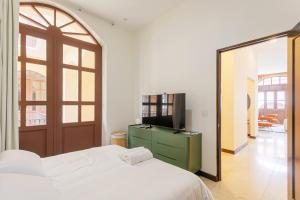 Casco Viejo Bright & Cozy Loft with Balcony