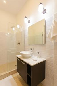 Casco Viejo Bright & Cozy Loft with Balcony