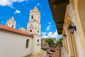 Casco Viejo Bright & Cozy Loft with Balcony