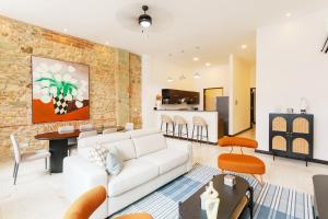 Casco Viejo Bright & Cozy Loft with Balcony