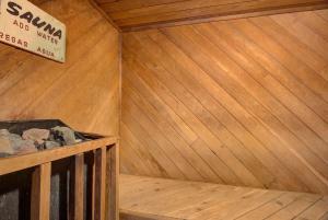 Oceanfront Suite - Top Floor - Pool and Sauna - Sleeps 4