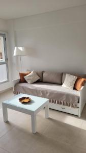 Amplio y luminoso departamento con balcón y parrilla en inmejorable ubicación