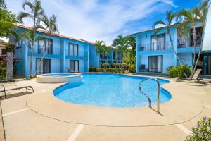 Coco - Laguna Azul Poolside Condo