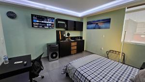 ACEQUIA Master Suites BLACK & WHITE