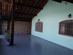 Casa Praia Grande wi-fi 4 dorm 3 carros área churrasq 700 MTS da praia Imirim