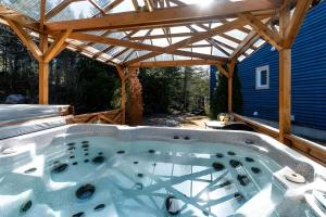 Bleuzen appartement du bas vue sur fleuve , Spa, WOW