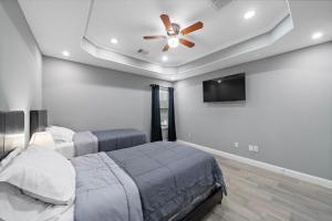 Gated Unit With Laundry l Near NRG and Med Center and HOU Airport