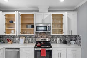 Gated Unit With Laundry l Near NRG and Med Center and HOU Airport