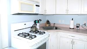 817 Stockton Avenue, Apt 3