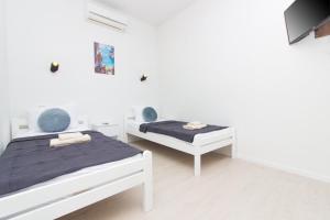 Family friendly house with a swimming pool Sabunike, Zadar - 24804