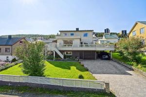 Large apartment for max 13pax Tromsø