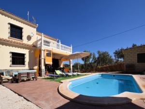 Villa in Villanueva del Trabuco with Jacuzzi