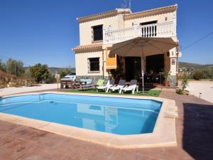 Villa in Villanueva del Trabuco with Jacuzzi