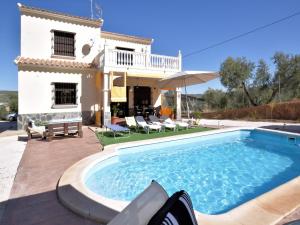 Villa in Villanueva del Trabuco with Jacuzzi