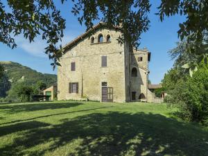 Rustic Apartment in Modigliana with Pool