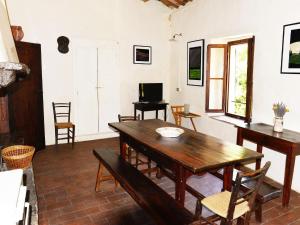 Rustic Apartment in Modigliana with Pool